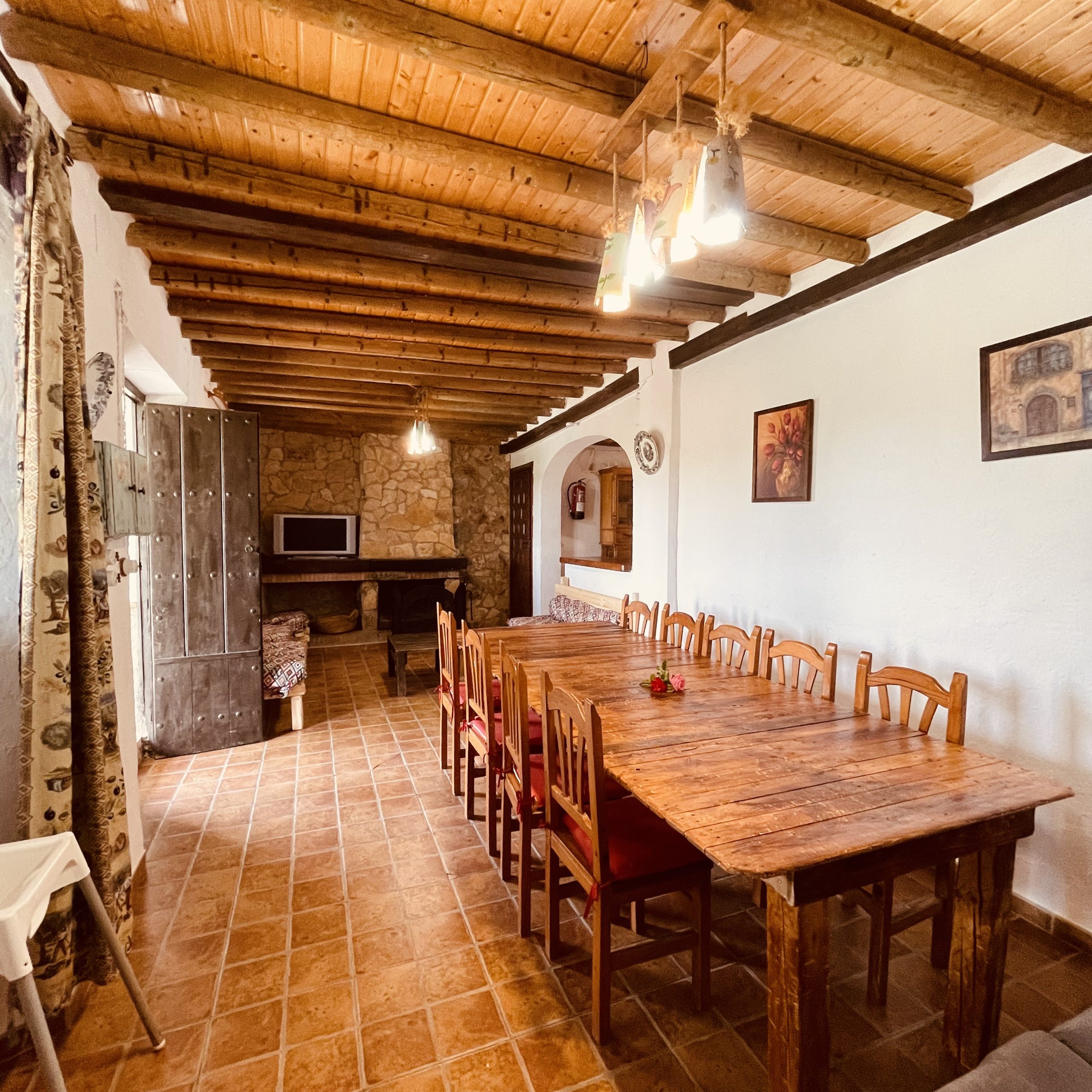 Exterior de casa rural en Pruna con vistas a la Sierra Sur de Sevilla